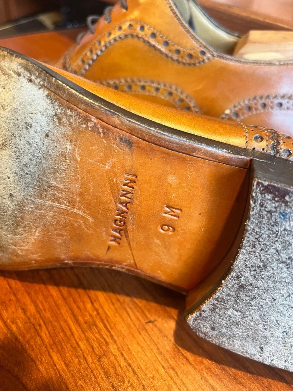 Tan Magnannl cap toe size 9M